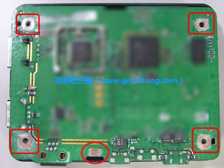 手動去綠漆。使用傳統(tǒng)的刀片去除綠漆后的效果。